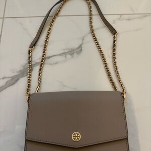 Tory Burch Robinson Small Convertible Shoulder Bag Taupe Gold Chain Crossbody